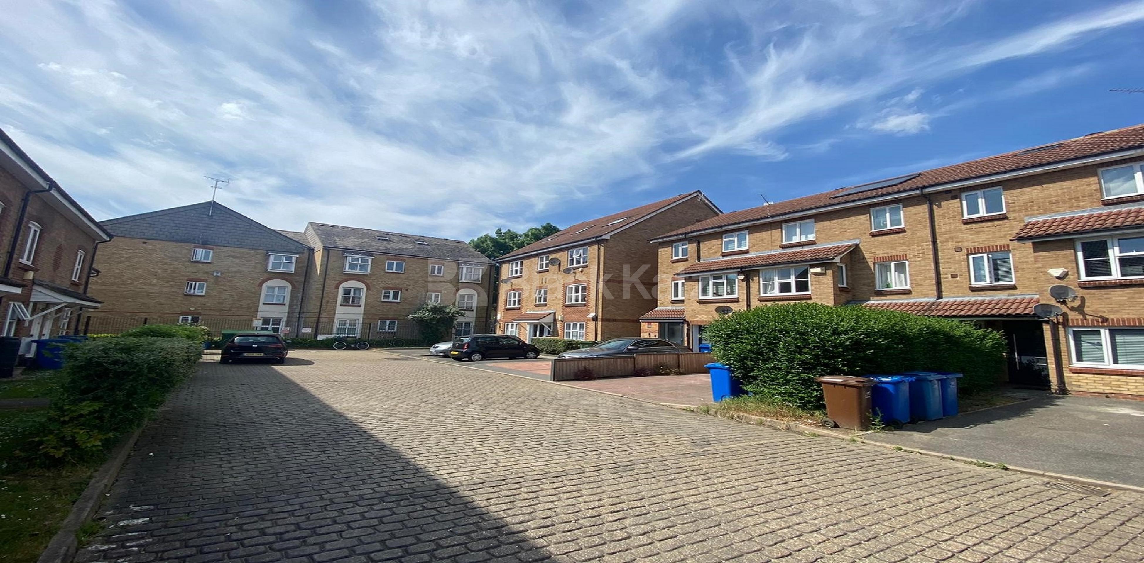 			LET, 2 Bedroom, 2 bath, 1 reception Apartment			 Bushwood Drive , Bermondsey  SE1